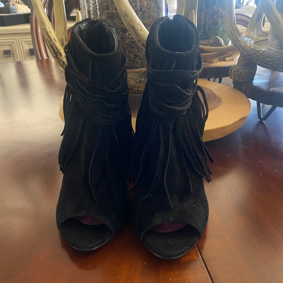 Beautiful Black fringe suede booties. - Picture 1 of 6